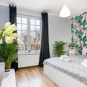 https://mayas-flats-resorts-old-town-dluga.gdanskhotel.org